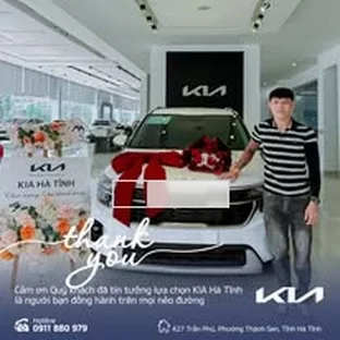 Kia Hà Tĩnh - Khách hàng nhận xe sau khi hoàn tất thủ tục.